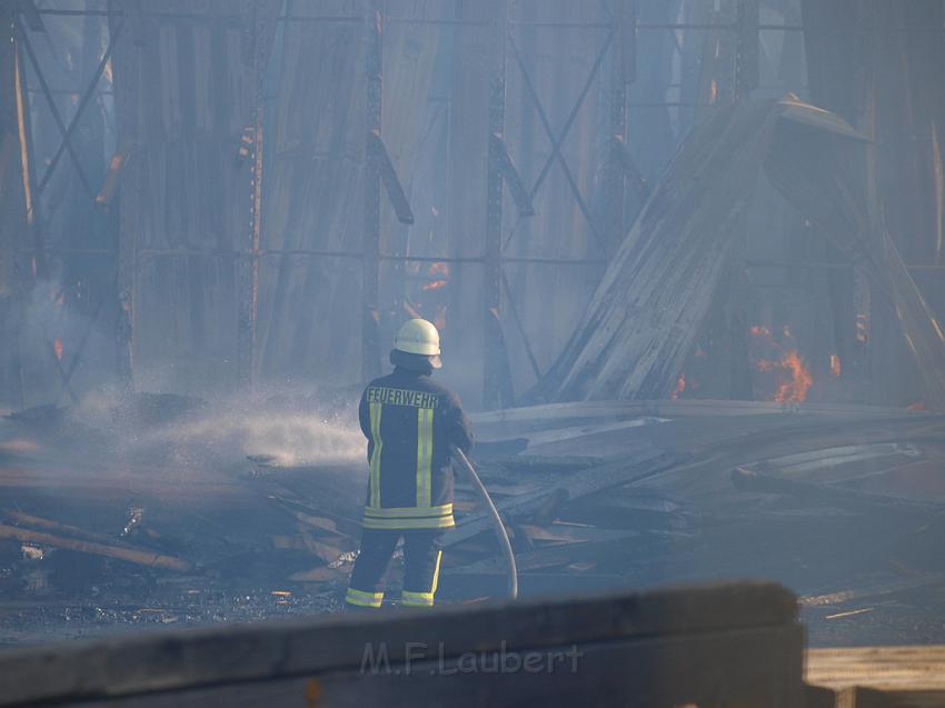 Grossbrand Holzlager Siegburg Industriestr P316.JPG